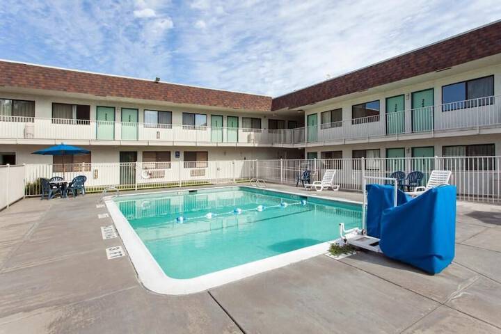 Pool 10 of 30