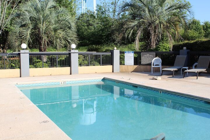 Pool 10 of 41