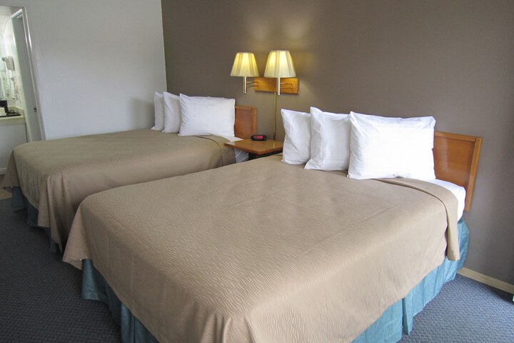 Room 7 of 12