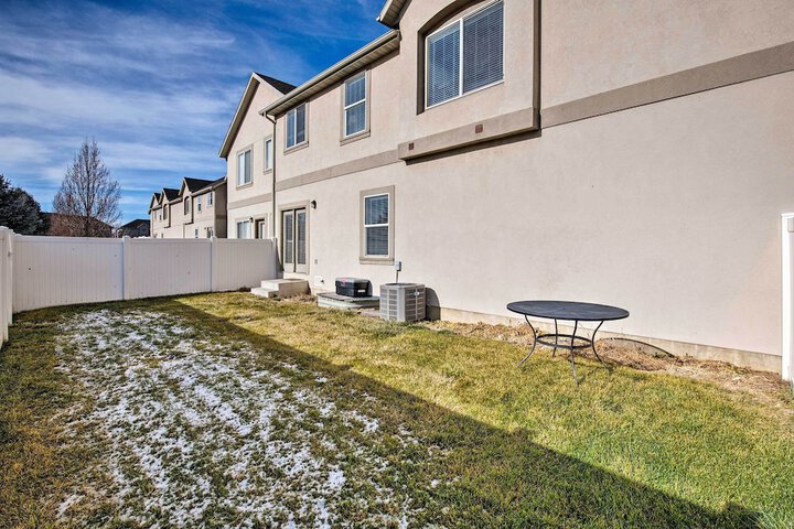 Mtn View Townhome w / Amenities 17 Mi to Snowbird!
