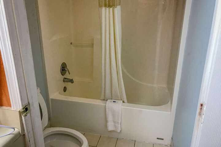 Room 3 of 9