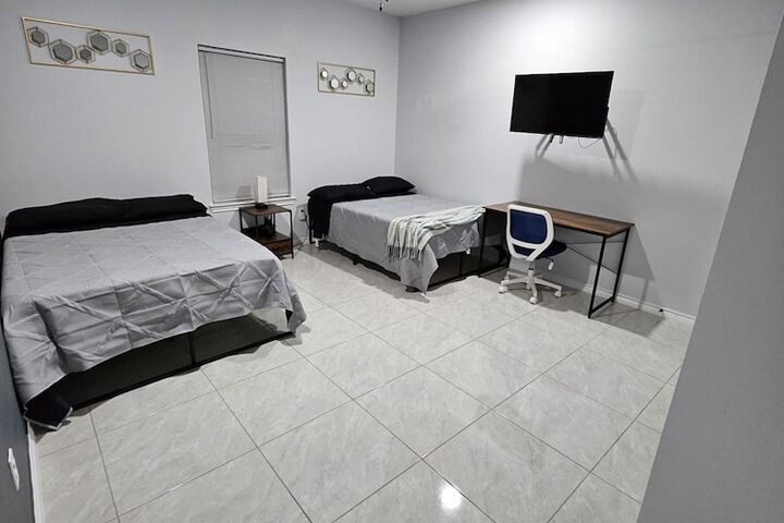 Beautiful Apartment 9 min to Mercedes Outlets