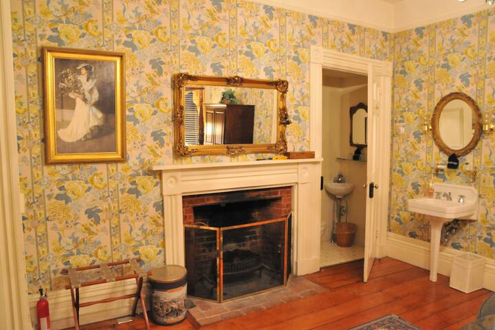 Room 12 of 61