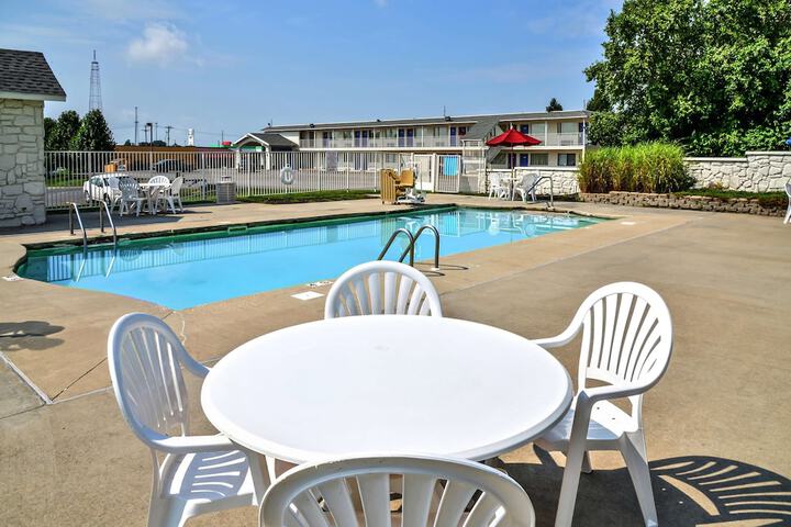 Motel 6 Saint Joseph MO