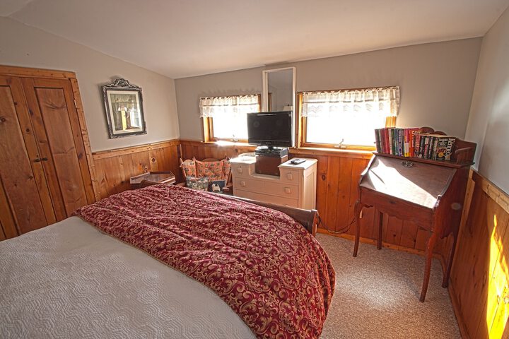 Room 165 of 200