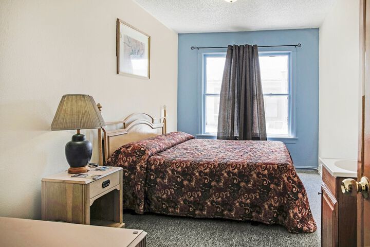 Room 48 of 77