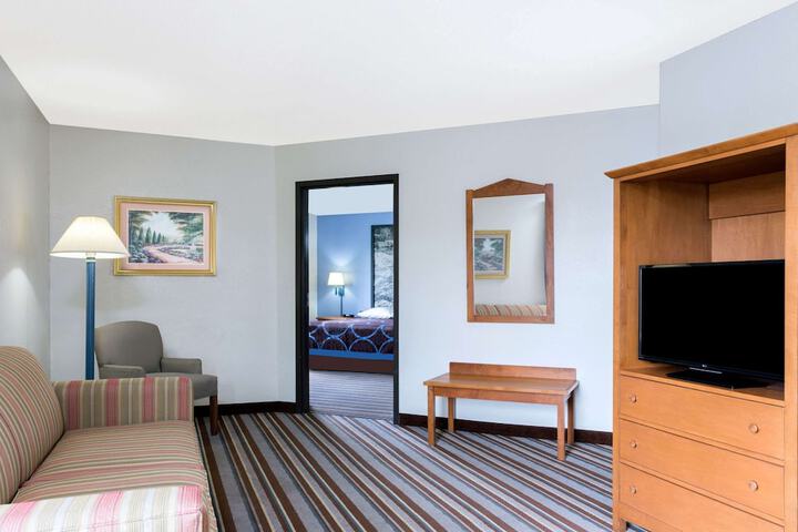 Room 9 of 19