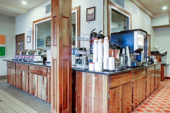 Breakfast/Coffee Service 27 of 33