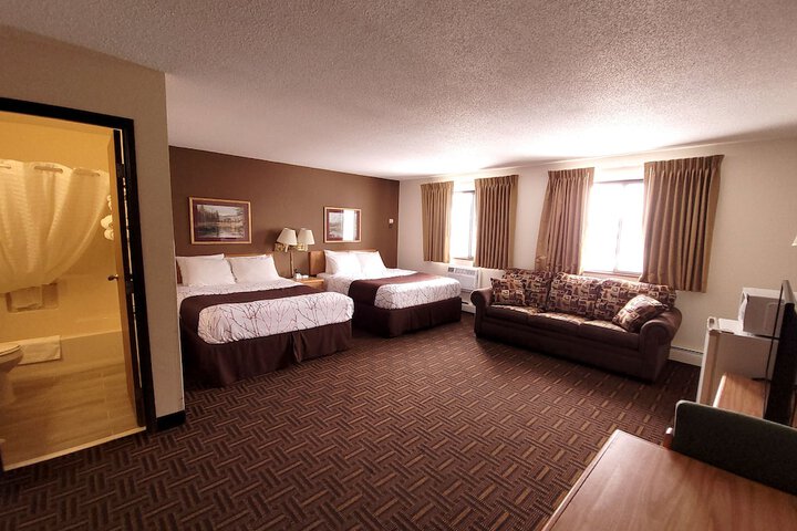 Room 7 of 9