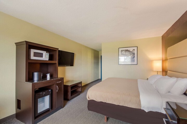 Room 33 of 42