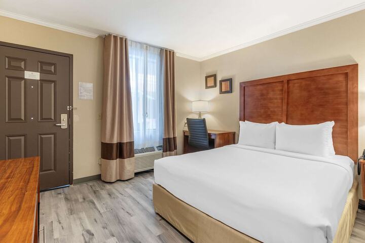 Room 102 of 136