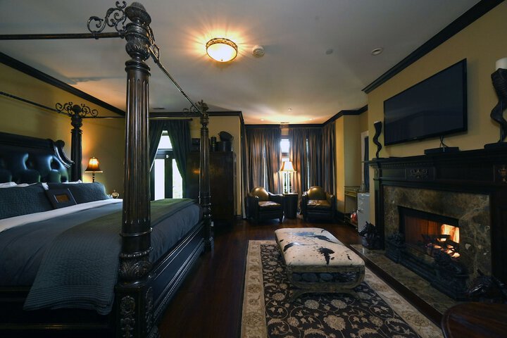 Room 80 of 119