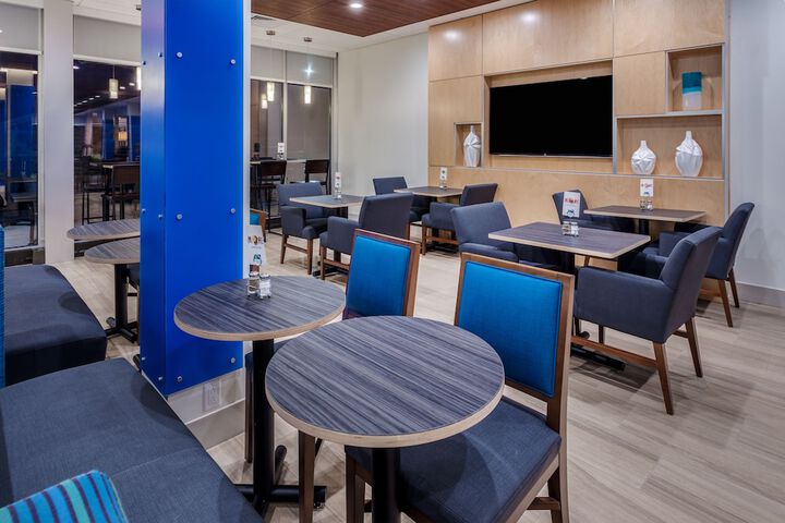 Holiday Inn Express & Suites Rice Lake by IHG