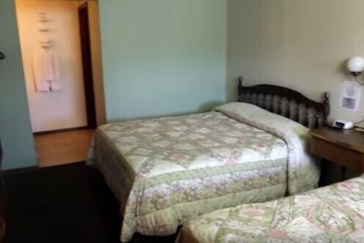 Room 4 of 5