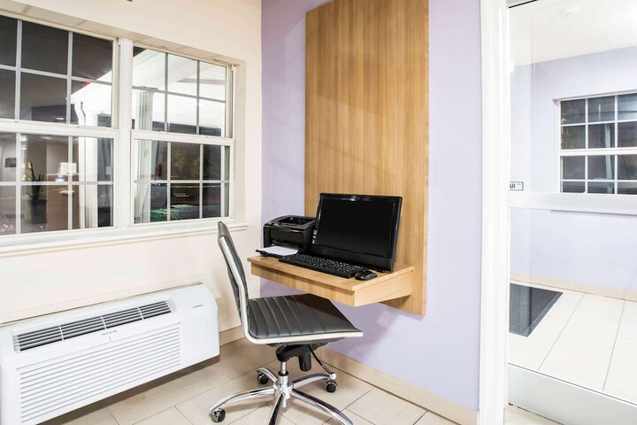 Business Center 26 of 28