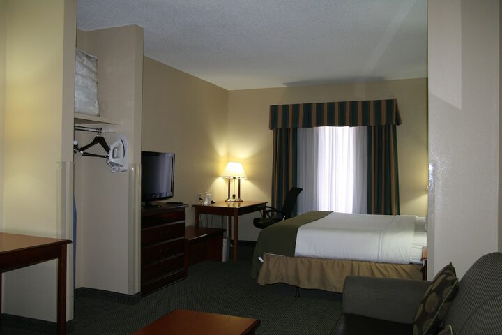 Holiday Inn Express & Suites Grenada by IHG
