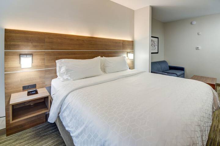 Room 9 of 20