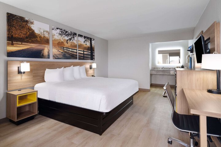 Room 16 of 29