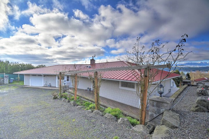 Breathtaking Port Ludlow Home w / Deck & Yard