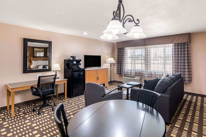 Room 32 of 67