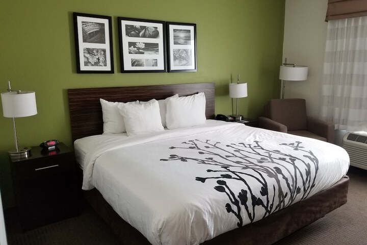 Room 27 of 39
