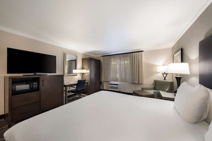Room 9 of 38