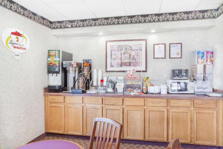 Super 8 by Wyndham Monticello