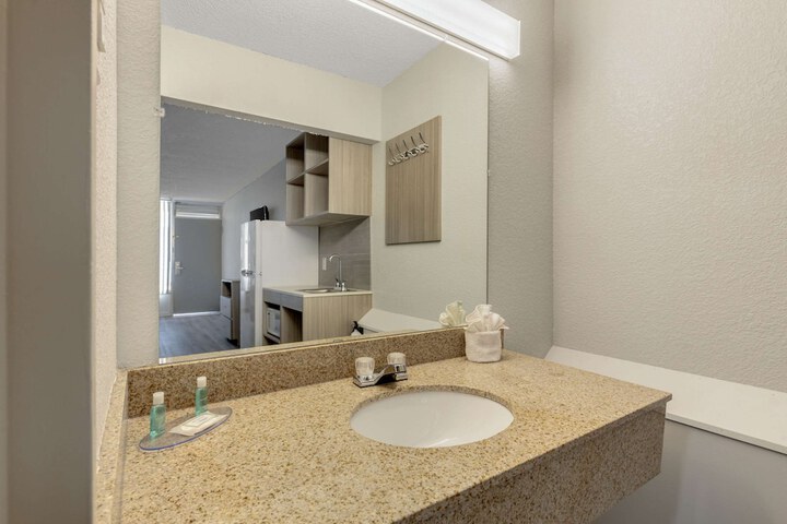 Room 10 of 29