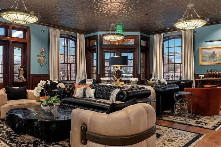 Emigrant Boutique Hotel