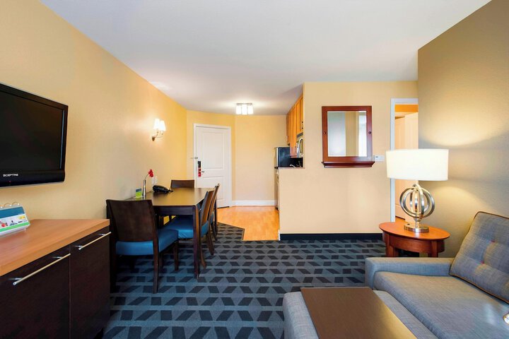 Room 18 of 32