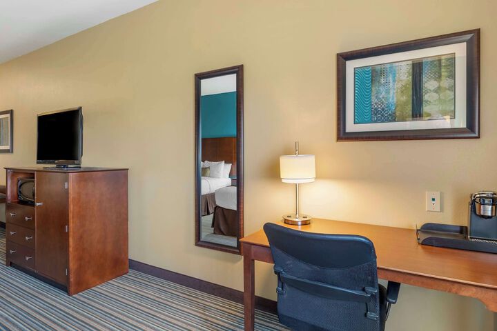 Room 13 of 38