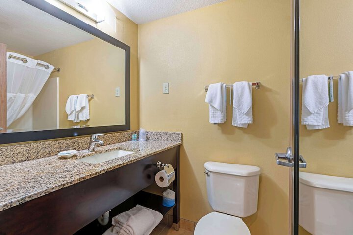 Room 11 of 33