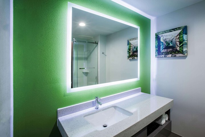 La Quinta Inn & Suites by Wyndham Owasso