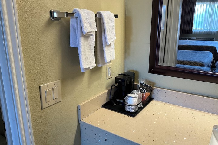 Executive Inn & Suites