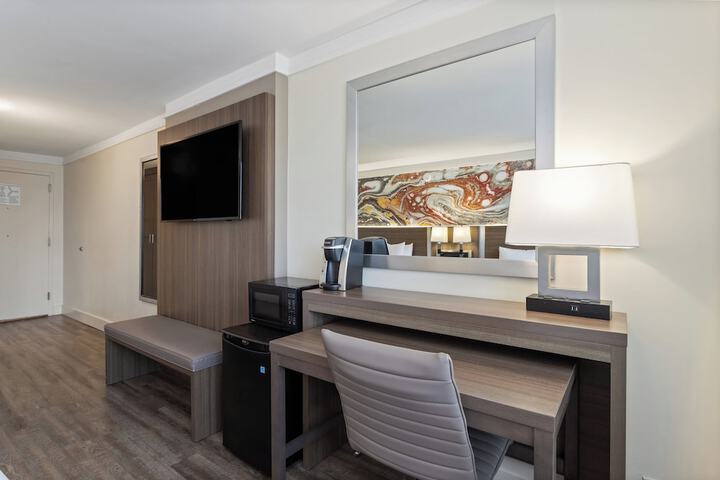 Crowne Plaza Executive Center Baton Rouge by IHG