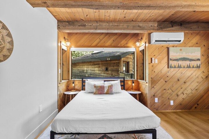 Basecamp Lodge