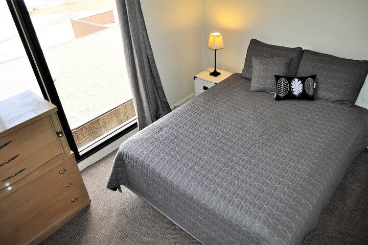 Snowflake 1 Bed plus Den 2 Bath
