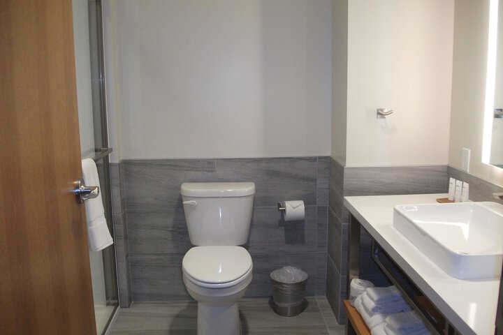 Room 16 of 36