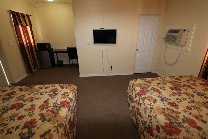 Room 11 of 38
