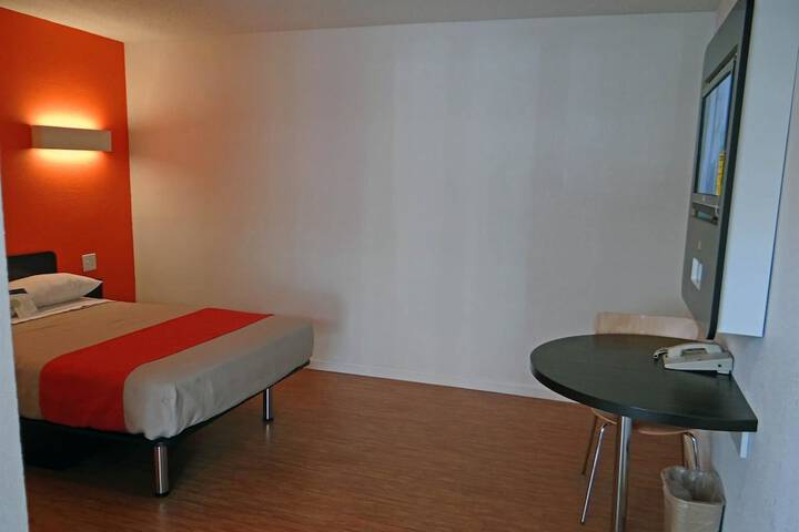 Room 6 of 7
