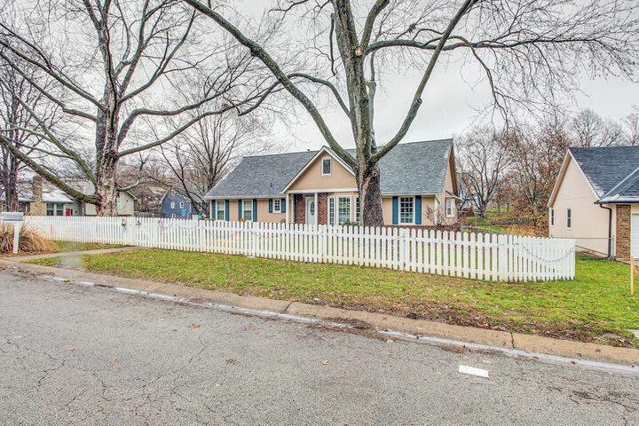 Shawnee Vacation Rental 11 Mi to Kansas City!