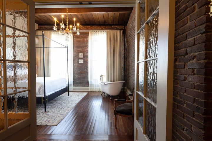Hotel Cleo Knoxville Downtown, a Tribute Portfolio Hotel