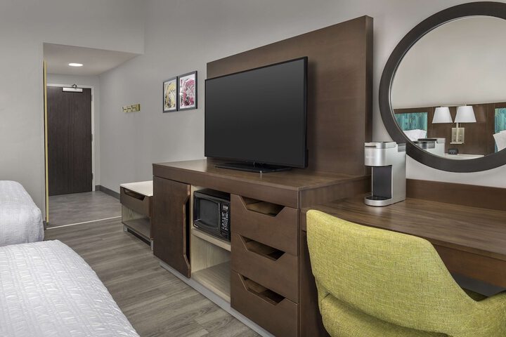 Room 11 of 30