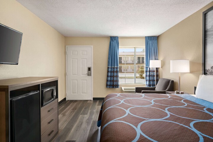 Room 42 of 54
