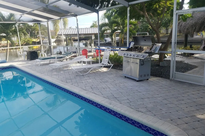 Apollo Beach W / Pool Room To Entertain, Pet Friendly! 6 Bedroom Home