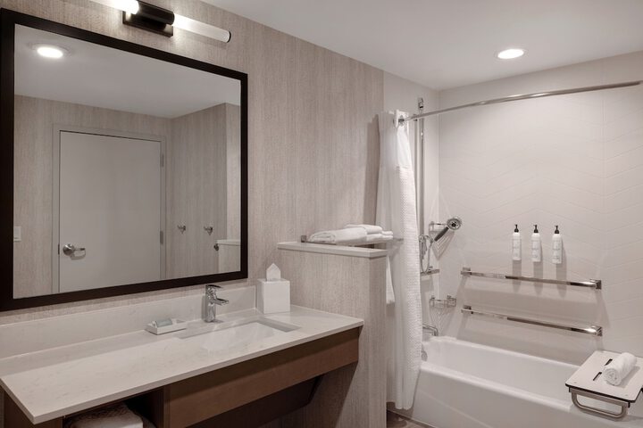 Room 16 of 40