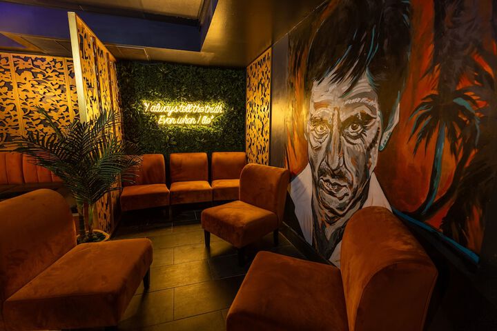 Lounge 32 of 40