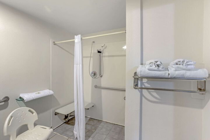 Room 14 of 32