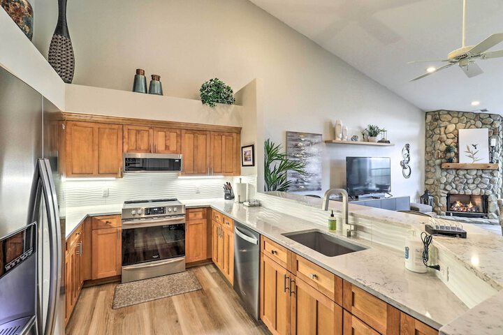 Indoor Pool & Golf Course Views: Lake Lure Condo!