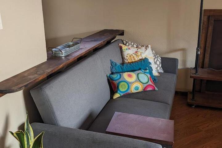 Rustic Rooms Barn Loft (Upstairs Studio Apartment) Near Kings Canyon & Sequoia National Parks